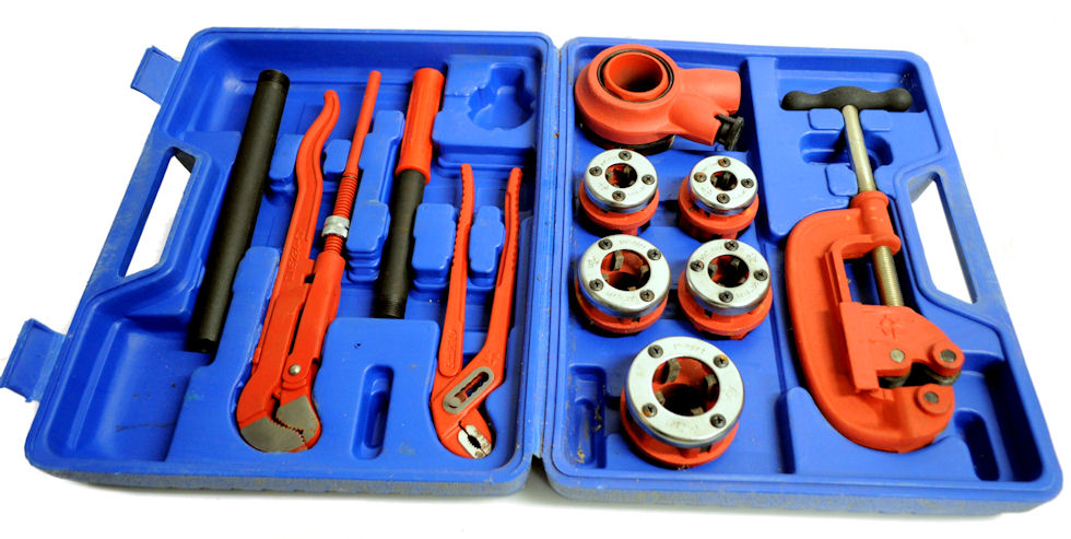 Coffret plombier filieres pour tyaux - Bricolage